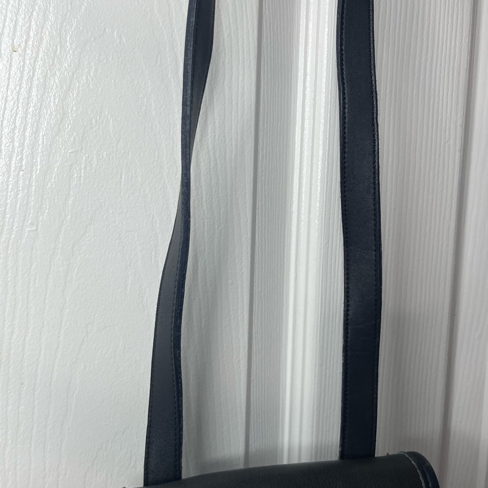 Coach Navy Leather Crossbody Bag with Gold Clasp - Picture 11 of 13
